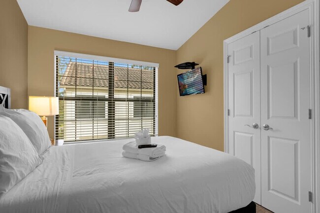 Building Photo - 14590 Damai Ln