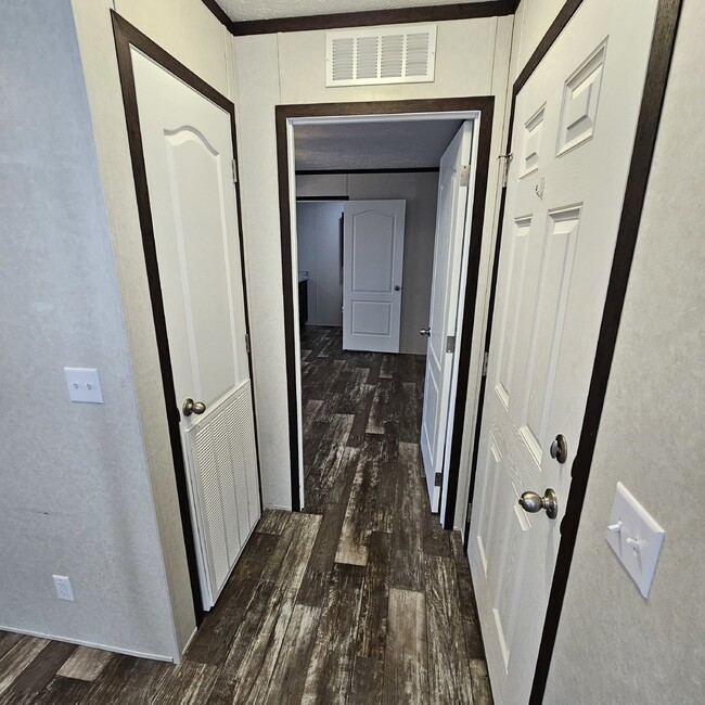 Building Photo - 3-bedroom, 2-bathroom, 960 square feet of ...