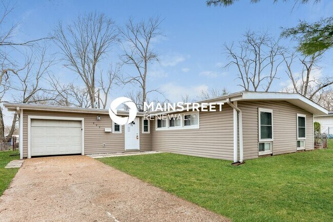 Building Photo - 3 Bedroom Pet-Friendly Home in FLORISSANT,...