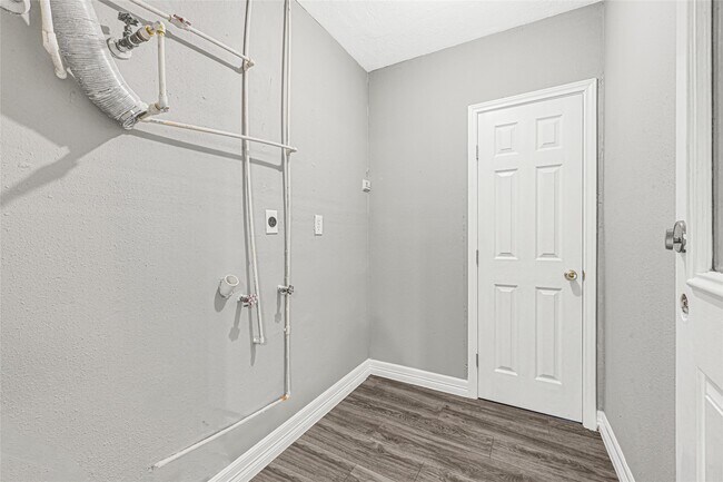 Building Photo - 1407 Avenue I