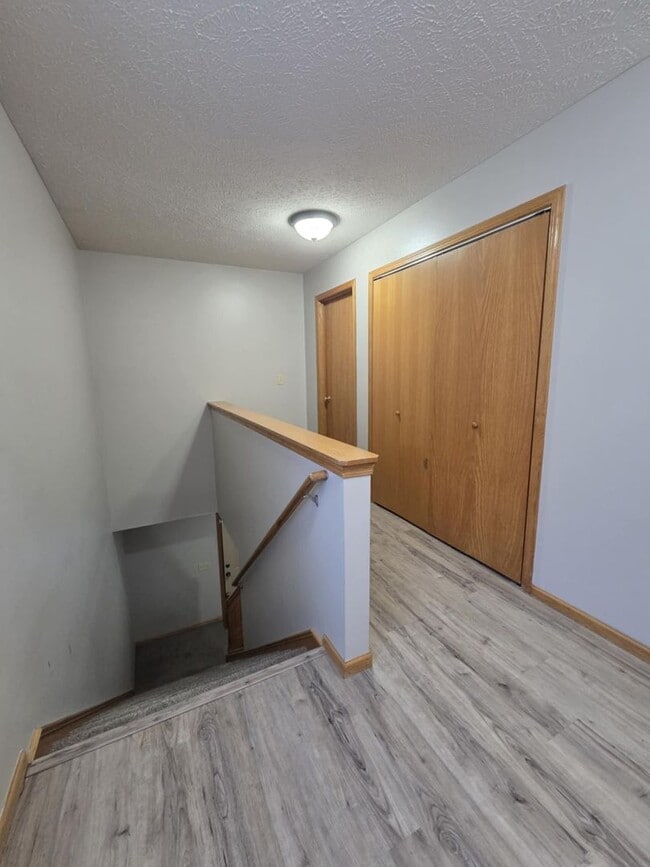 Building Photo - Spacious Town House for Rent