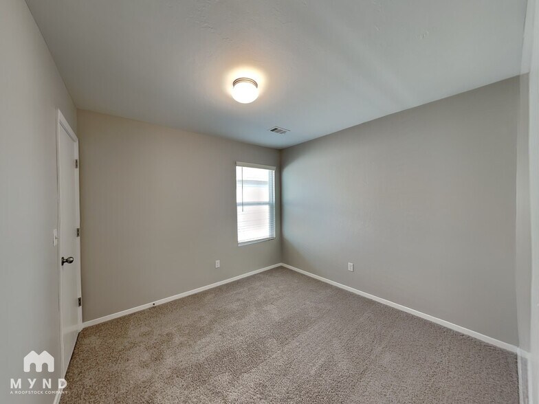 Building Photo - 2303 Ridge Way