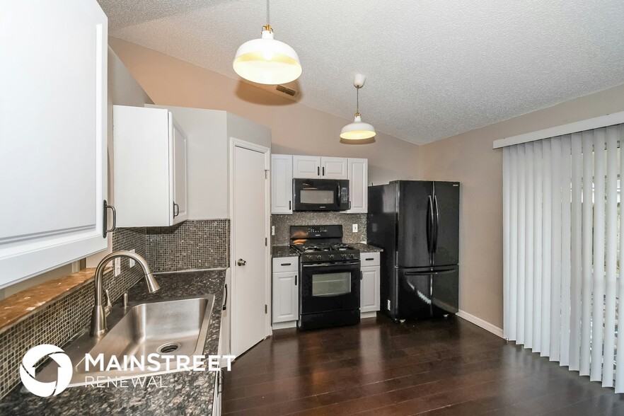 Building Photo - 7336 Lawn Tennis Ln