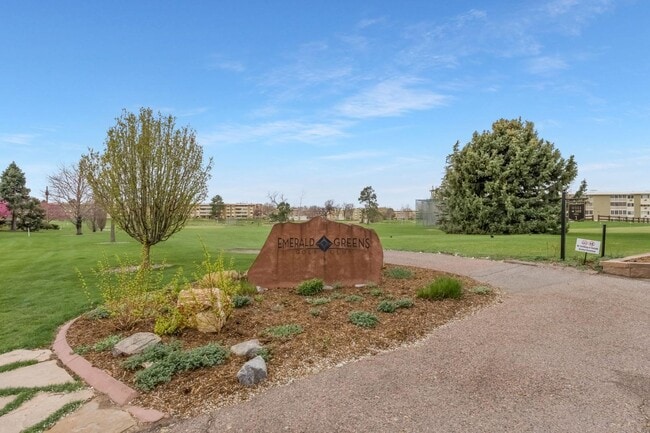 Building Photo - 650 S Clinton St