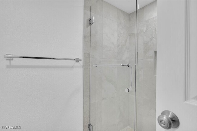 Building Photo - 4601 Bayshore Dr