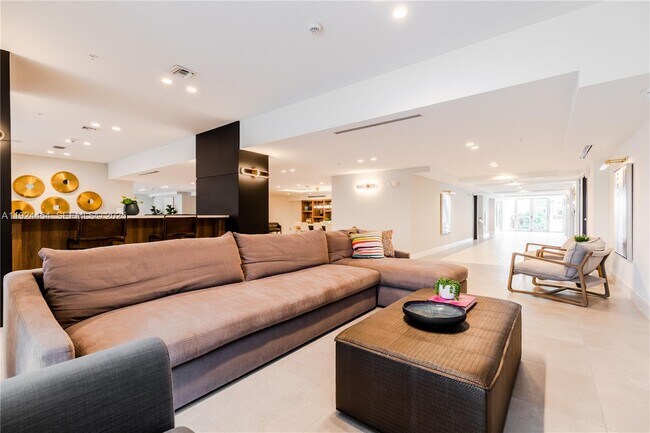 Building Photo - 1950 W 49th St