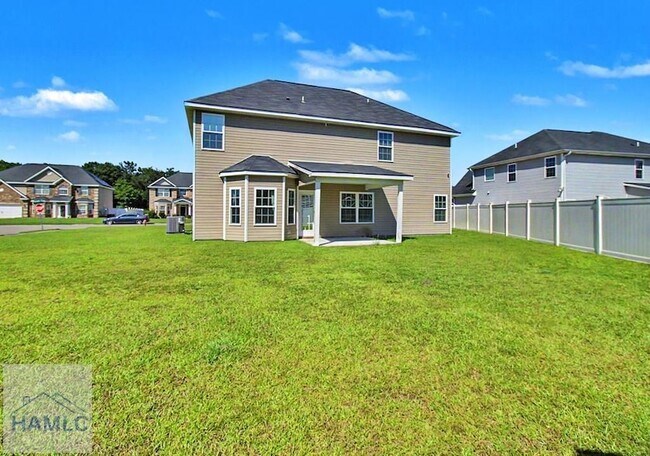 Building Photo - 976 Oak Crest Dr