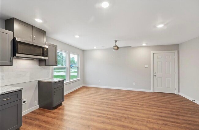 Building Photo - 6617 Bacher St