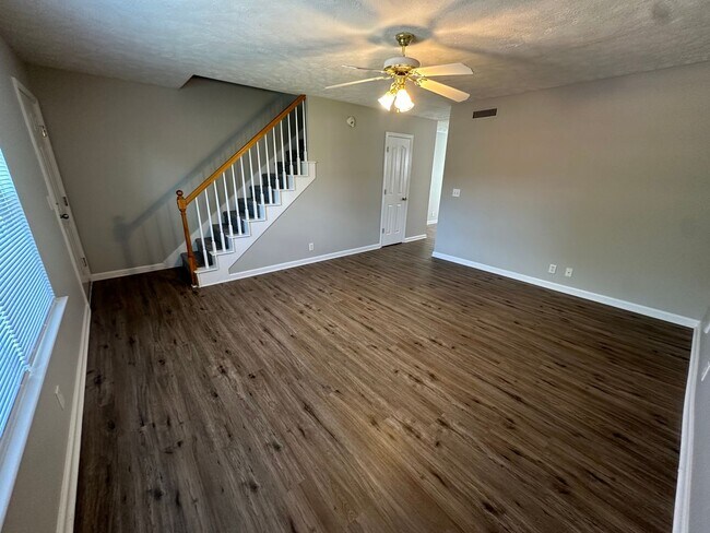 Building Photo - 2442 Willowbrook Dr