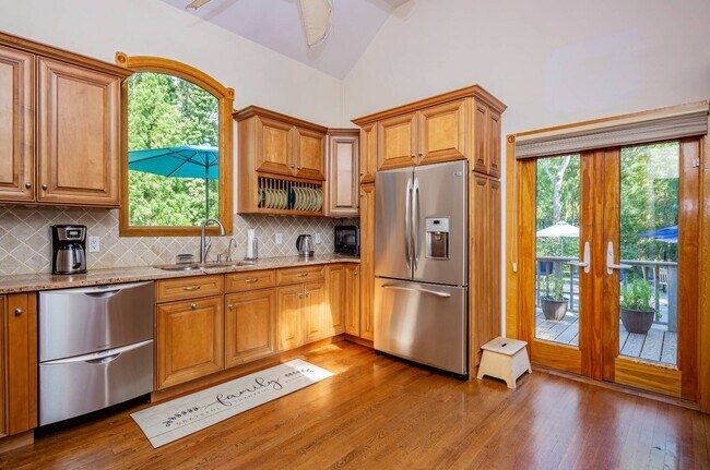 Building Photo - 49 Wooded Oak Ln