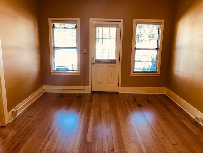 Building Photo - 1 Bed/1 Bath Corner Unit in Historic Building - Harriman Stret