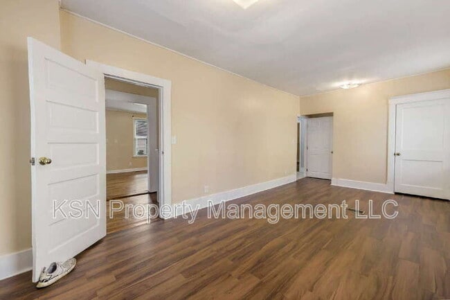 Building Photo - 1921 Reynolds St