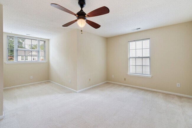 Building Photo - Summerlake Shores