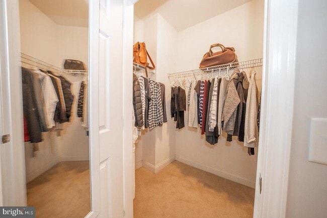 Building Photo - 300 W Elm St