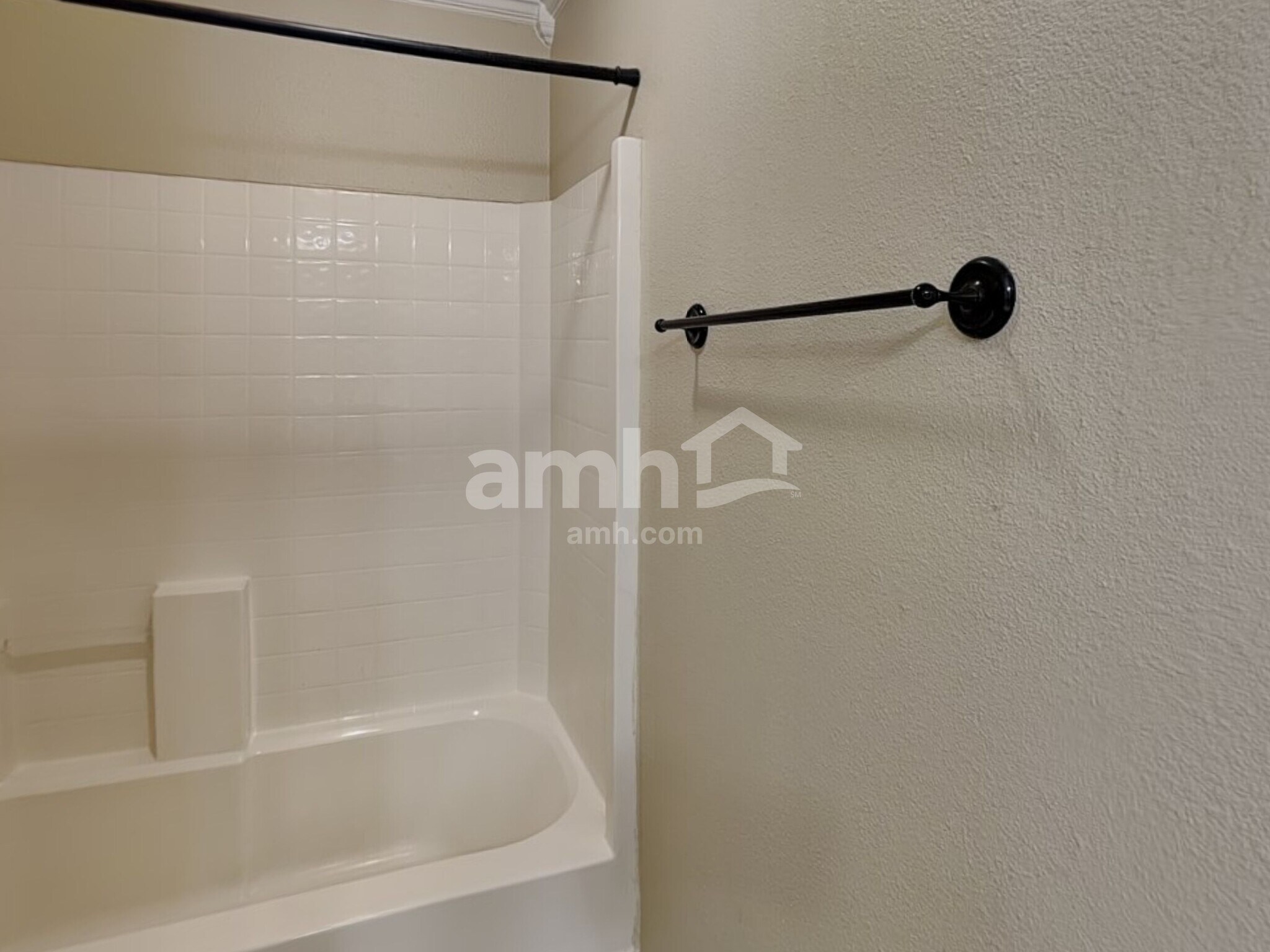 Building Photo - 1909 Wahoo Dr