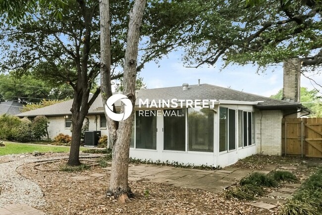 Building Photo - 3 Bedroom Pet-Friendly Home in FORT WORTH, TX with Main Street Renewal
