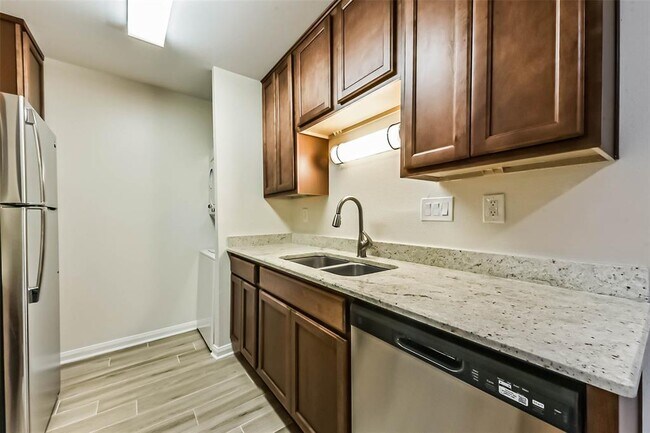 Building Photo - 1860 White Oak Dr