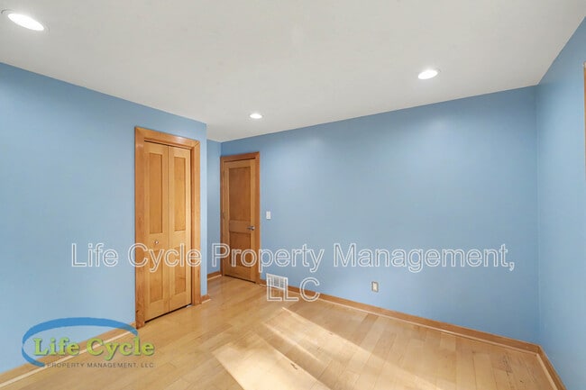 Building Photo - 4395 Shady Oak Ct