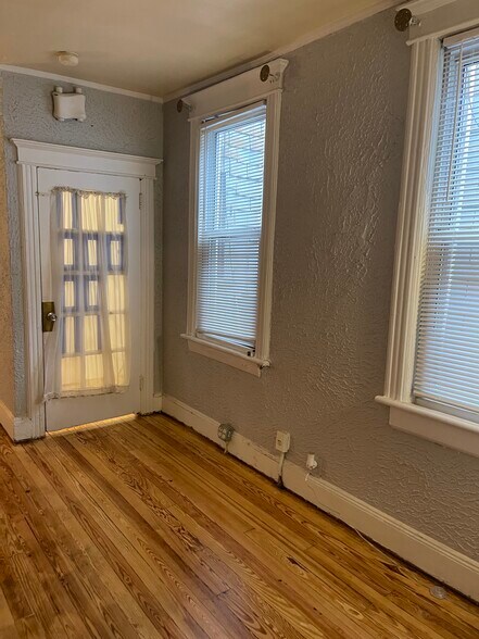 Building Photo - 1049 Avenue C