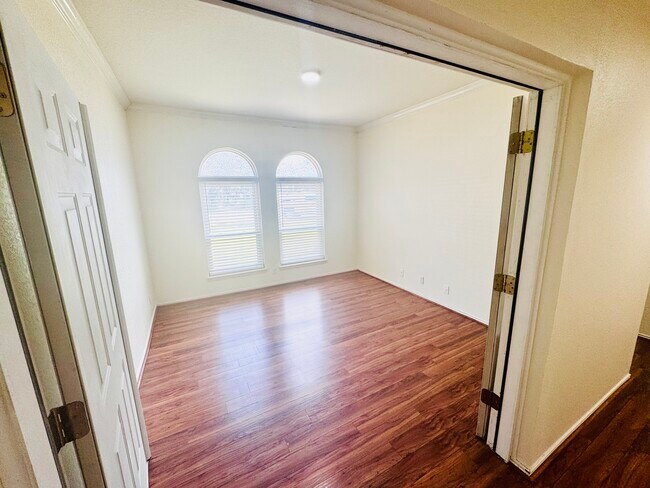 Building Photo - 1731 Warwick Way