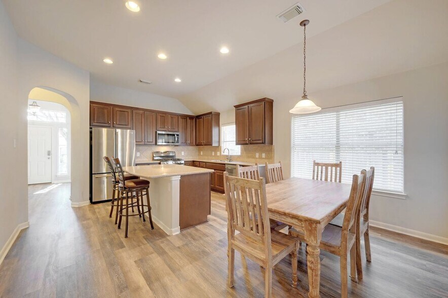 Building Photo - 2605 Salorn Way