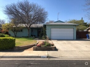 Building Photo - $2,295 Fowler & Shaw, Gorgeous 3 Bedroom h...