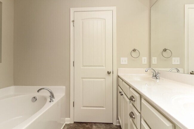 Building Photo - 2418 Salem Glen Xing