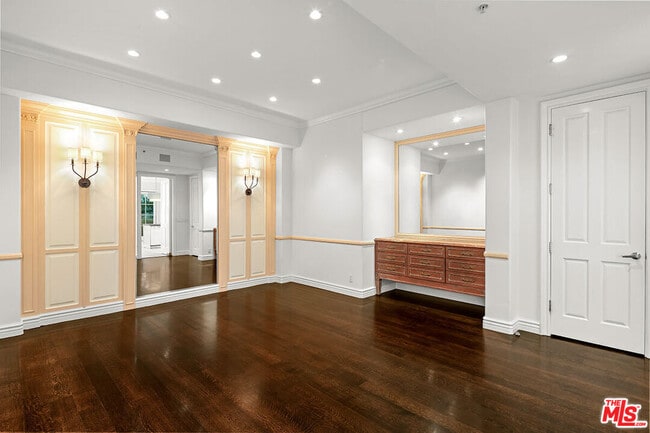 Building Photo - 11500 San Vicente Blvd