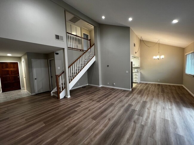 Building Photo - 2 Bedroom 1.5 Bath Townhouse Condo for Rent in the Heart of Monrovia