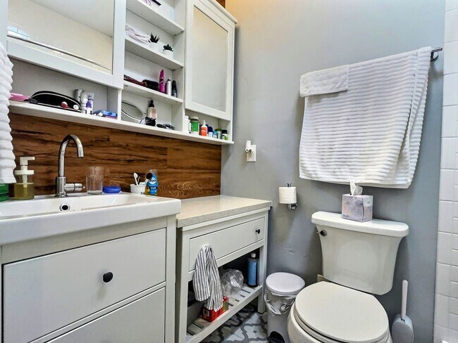 Building Photo - Charming Studio/1BA in Downtown Sunnyvale ...