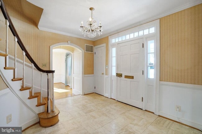 Building Photo - 513 Cathedral Dr