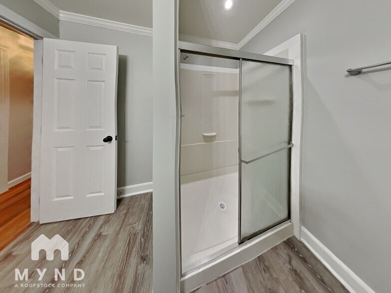 Building Photo - 907 Phillip St