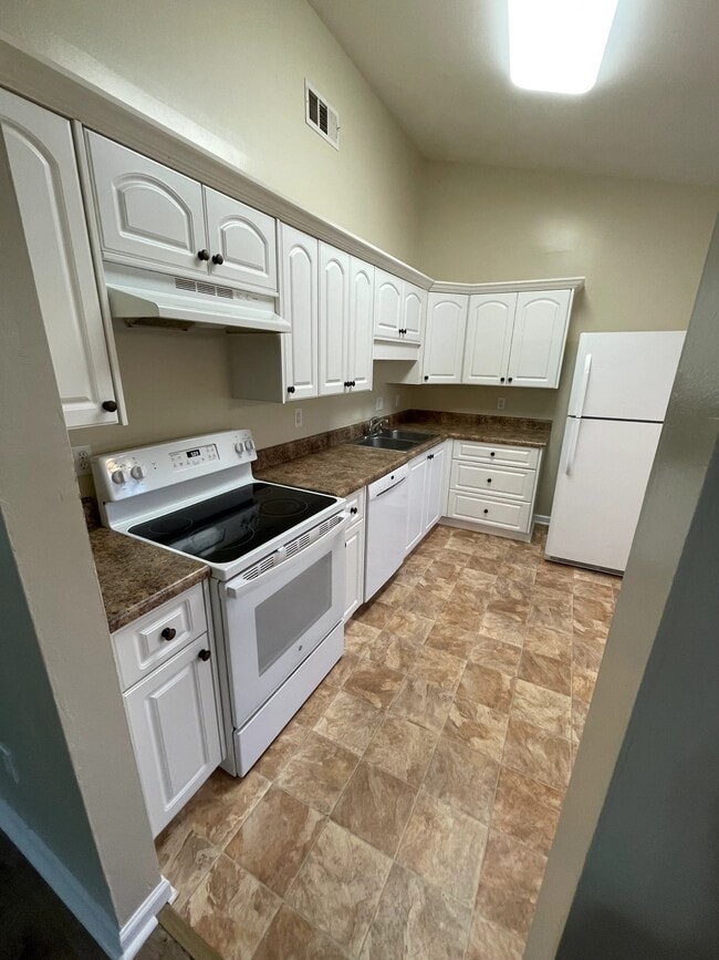 Building Photo - 2817 Ridgecrest Dr