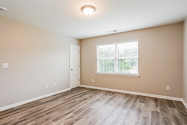 Building Photo - 676 Yorkshire Dr