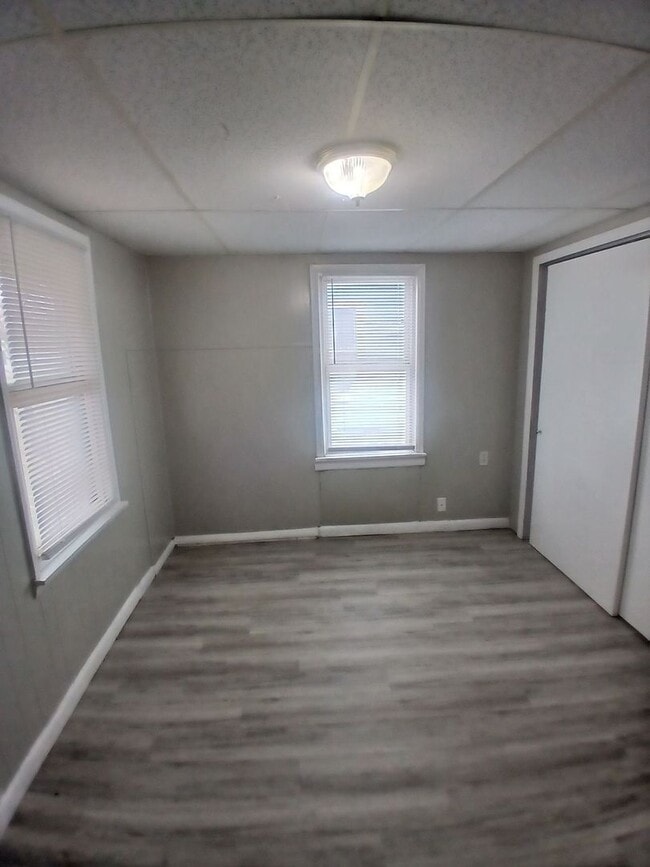 Building Photo - Completely Renovated 3 Bedroom, 2 Full Bathrooms! Front Porch & Detached Garage! 2 Living Rooms!