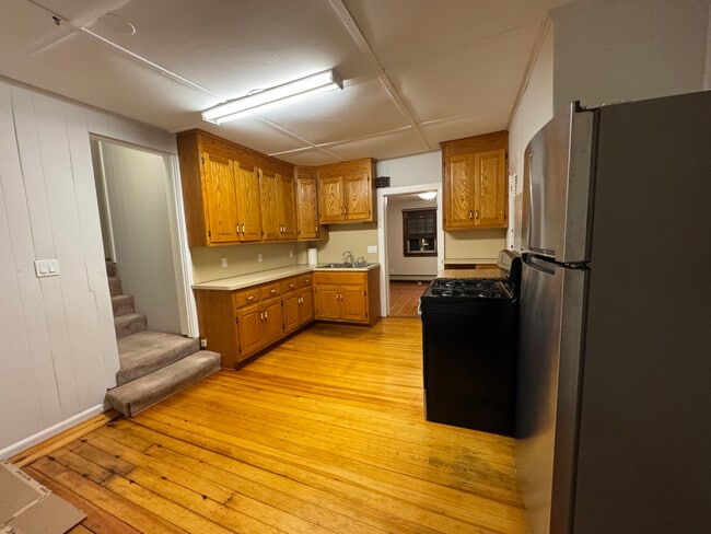 Building Photo - 19 Beecher Terrace