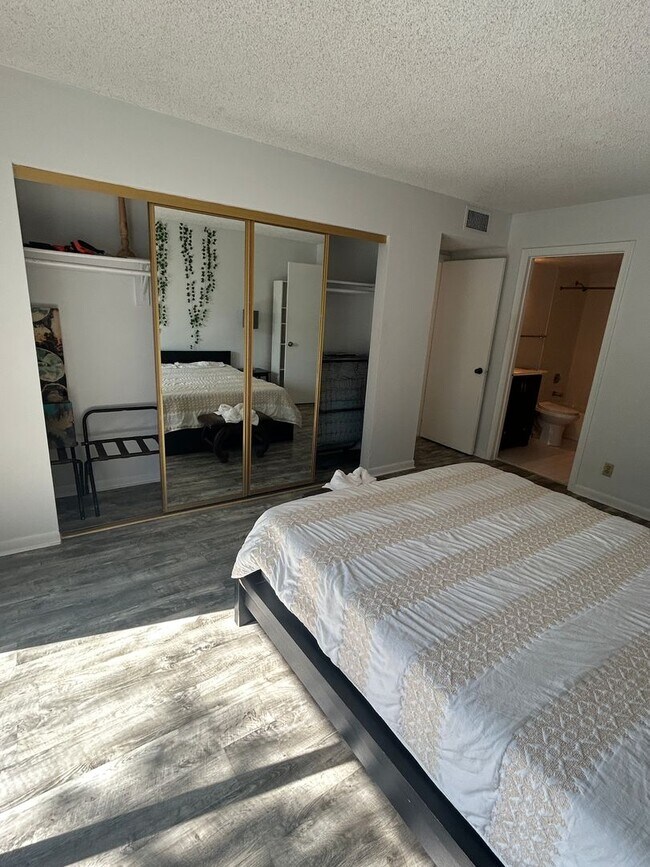Building Photo - Now Leasing: 1-bedroom and 1.5 bath condo ...