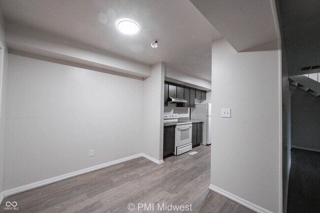 Building Photo - 6920 Chrysler St