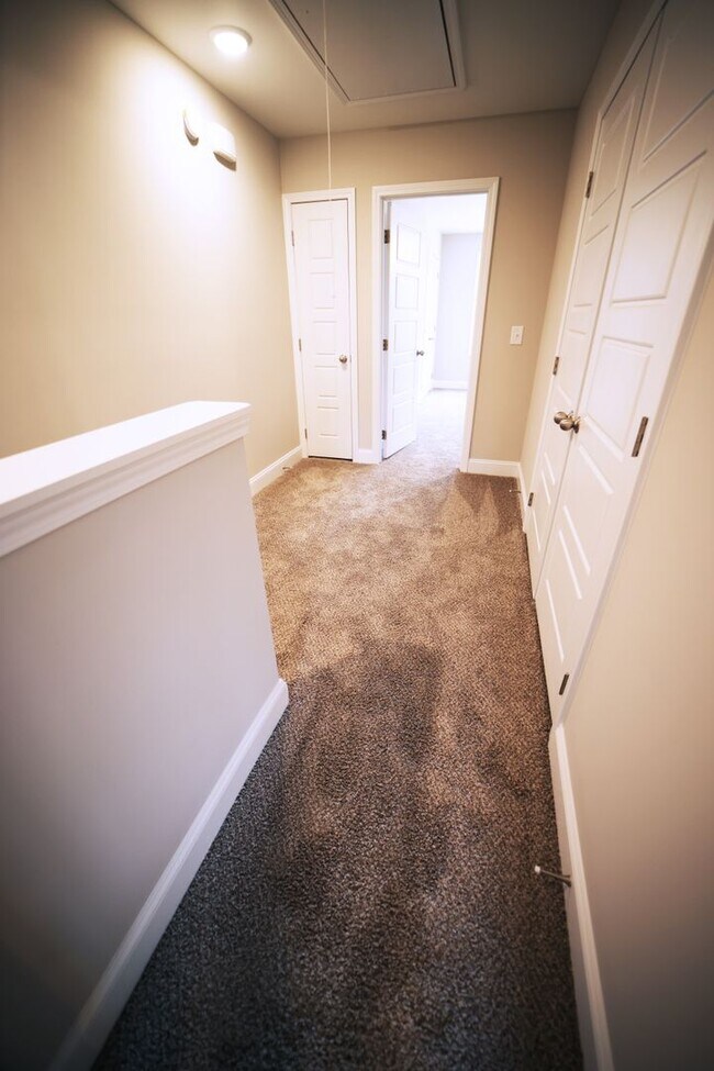 Building Photo - 220 Drayton Dr