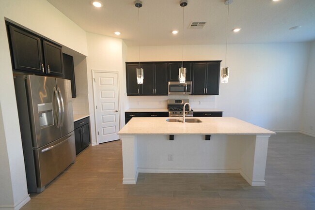 Building Photo - Luxury Living in Davis Ranch