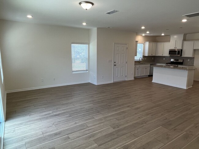 Building Photo - Brand New 3 Bed + Loft Townhome in Monroe