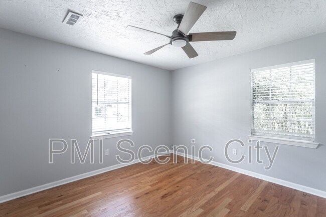 Building Photo - 2508 Woodfin Ave