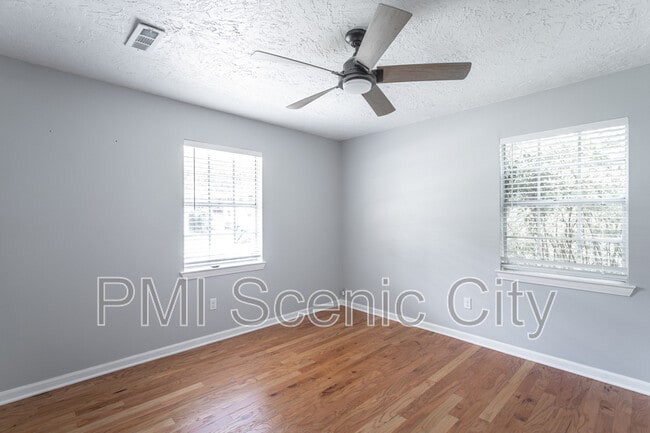 Building Photo - 2508 Woodfin Ave