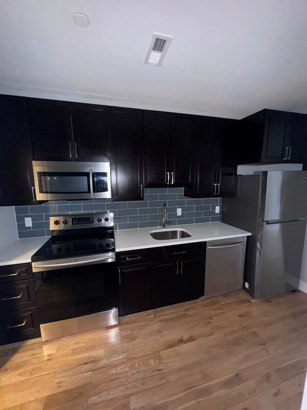 Building Photo - 1523 W Girard Ave