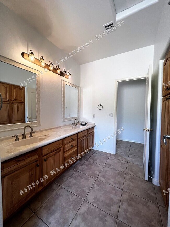Building Photo - ***MOVE IN SPECIAL***BEAUTIFUL 4 BEDROOM P...