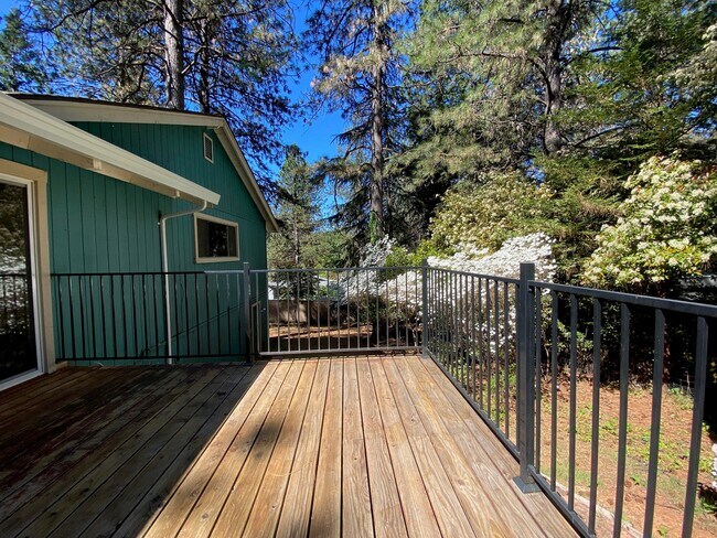 Building Photo - 10959 Alta Sierra Dr