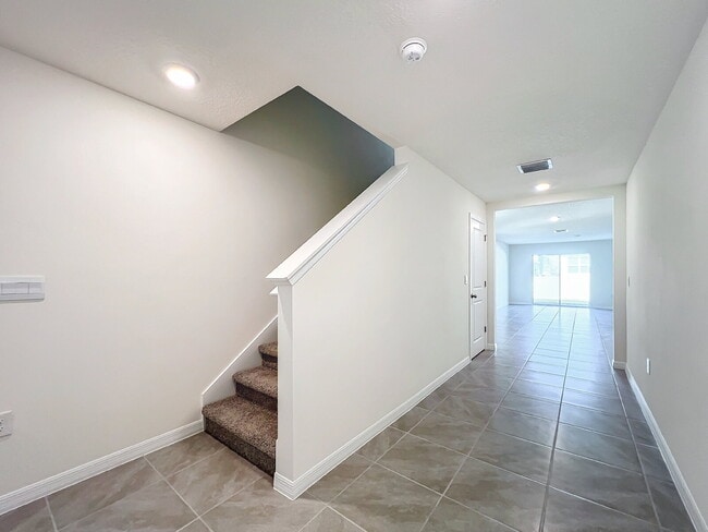 Building Photo - 5 Bedrooms Under $2,400/Month | Resort-Style Pool | Washer & Dryer Included