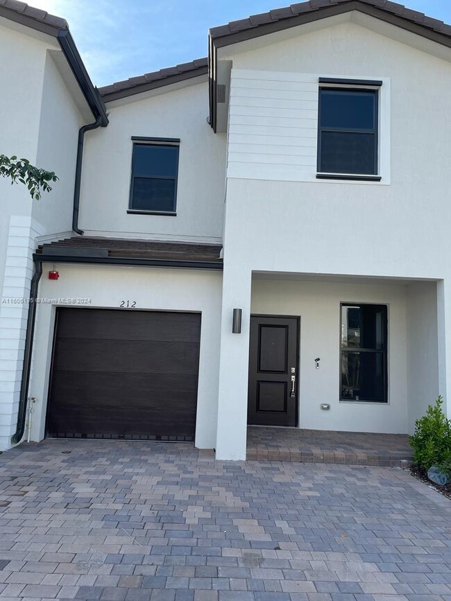Building Photo - 212 SW 159th Terrace