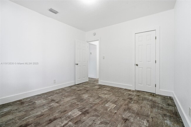 Building Photo - 8430 Crespi Blvd