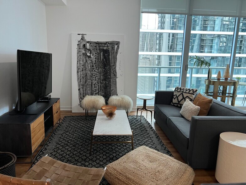 Building Photo - 300 S Biscayne Blvd